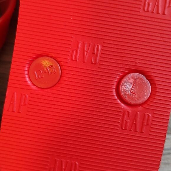 New With Tags Gap Kids / Star Wars™ Red Size 12/13 Flip Flops - Picture 8 of 10